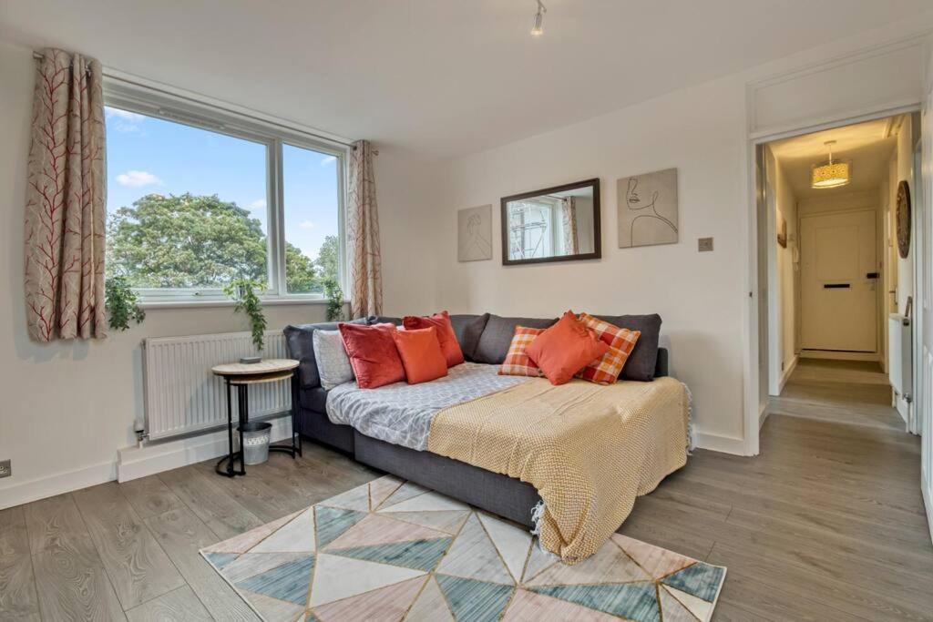 Apartament Hidden Gem In Battersea W/ Free Parking Londyn Zewnętrze zdjęcie