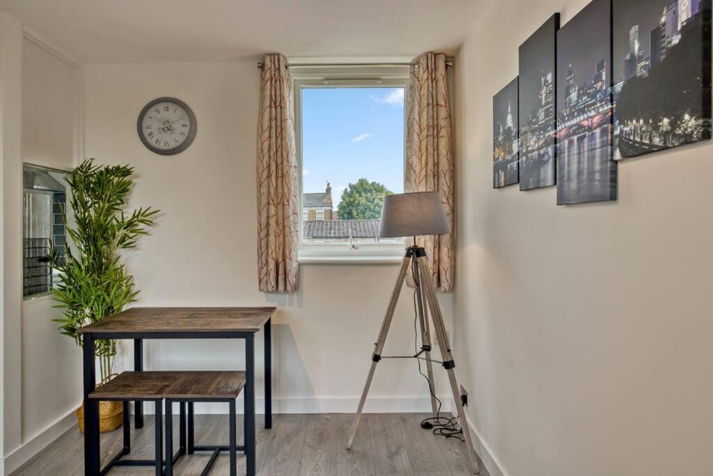 Apartament Hidden Gem In Battersea W/ Free Parking Londyn Zewnętrze zdjęcie