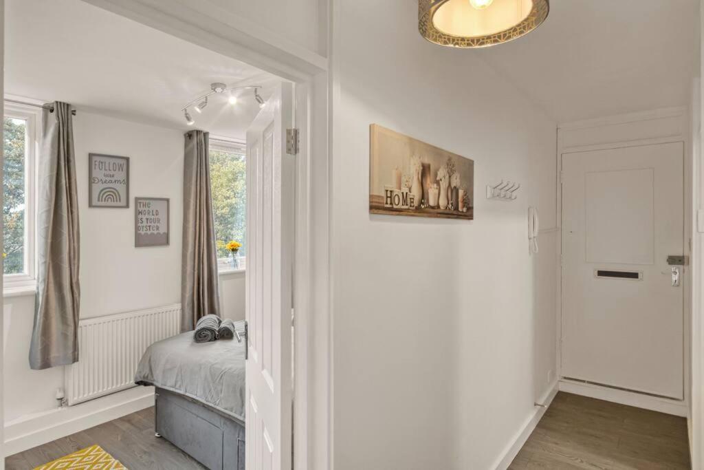 Apartament Hidden Gem In Battersea W/ Free Parking Londyn Zewnętrze zdjęcie