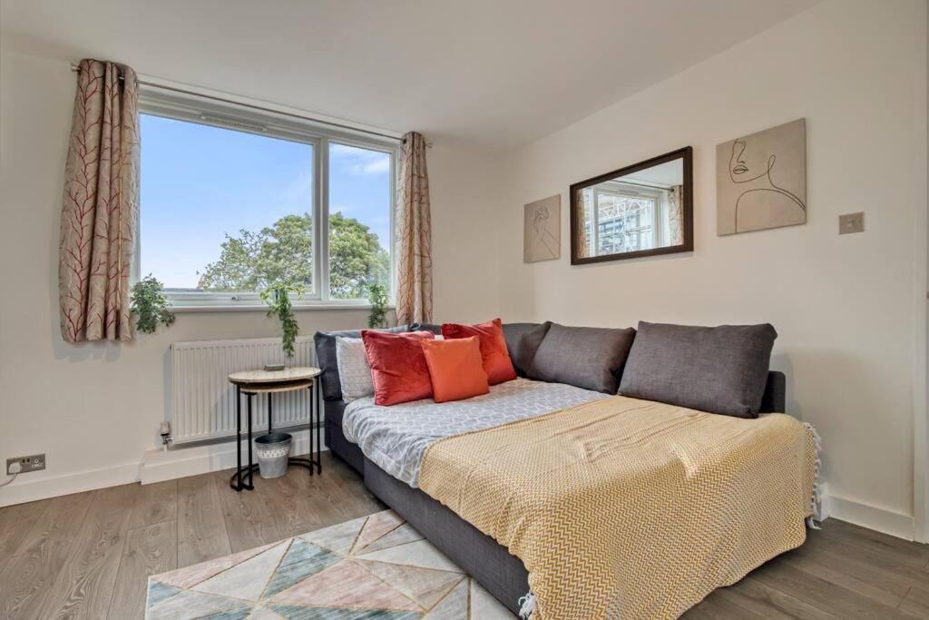 Apartament Hidden Gem In Battersea W/ Free Parking Londyn Zewnętrze zdjęcie