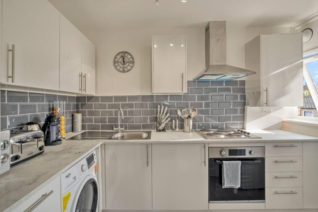 Apartament Hidden Gem In Battersea W/ Free Parking Londyn Zewnętrze zdjęcie